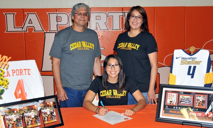 Solis Signs with Suns Volleyball