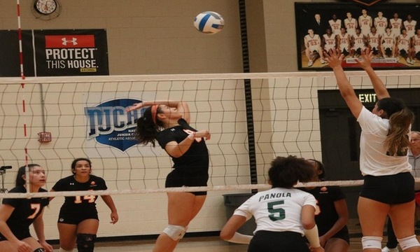 Volleyball Swept by No. 4 Eastfield