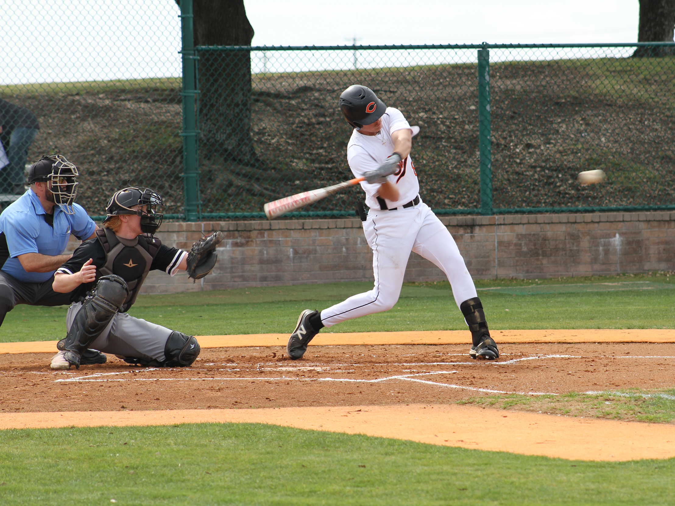 Suns Sweep Doubleheader to Take Series with Hesston