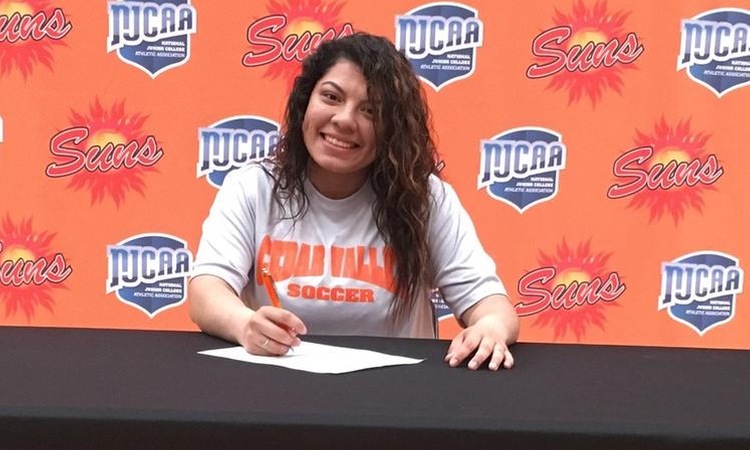 Lady Suns Soccer Signs Pena for Help at Goalkeeper
